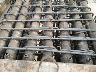 灌漿套筒與模板固定 灌漿套筒與模板固定