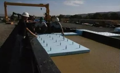 澆筑外葉墻板混凝土 澆筑外葉墻板混凝土