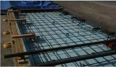 安放內(nèi)葉墻板鋼筋及金屬埋件 安放內(nèi)葉墻板鋼筋及金屬埋件